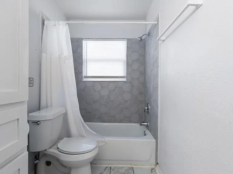 2402 Berry St #7 — Photo 21