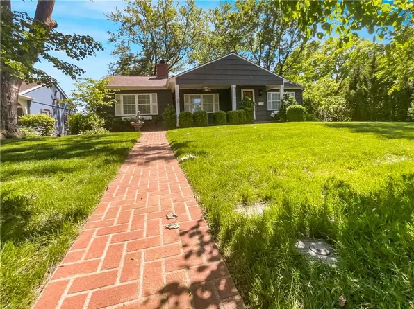 2215 W 50th Ter, Mission Woods, KS 66205