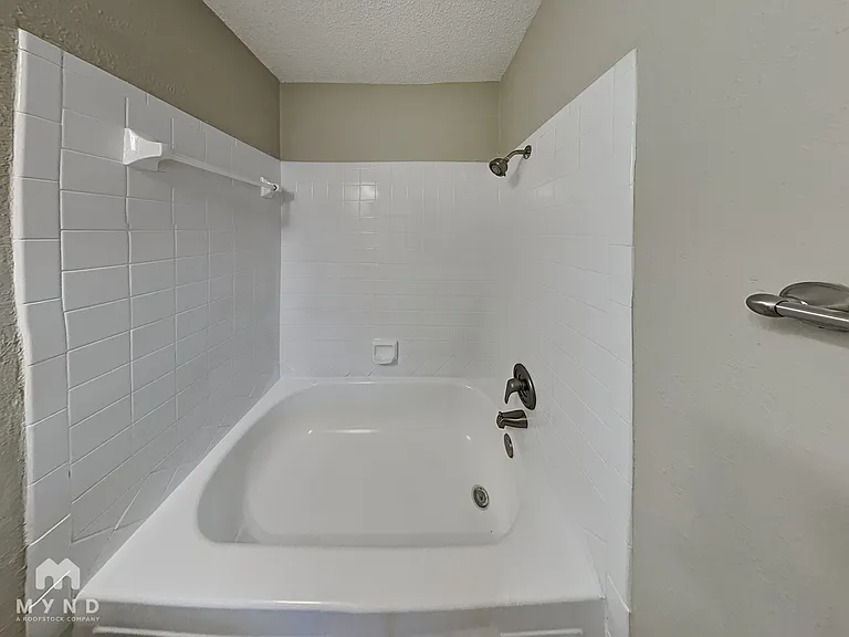 7417 Shadow Bend Dr — Photo 10