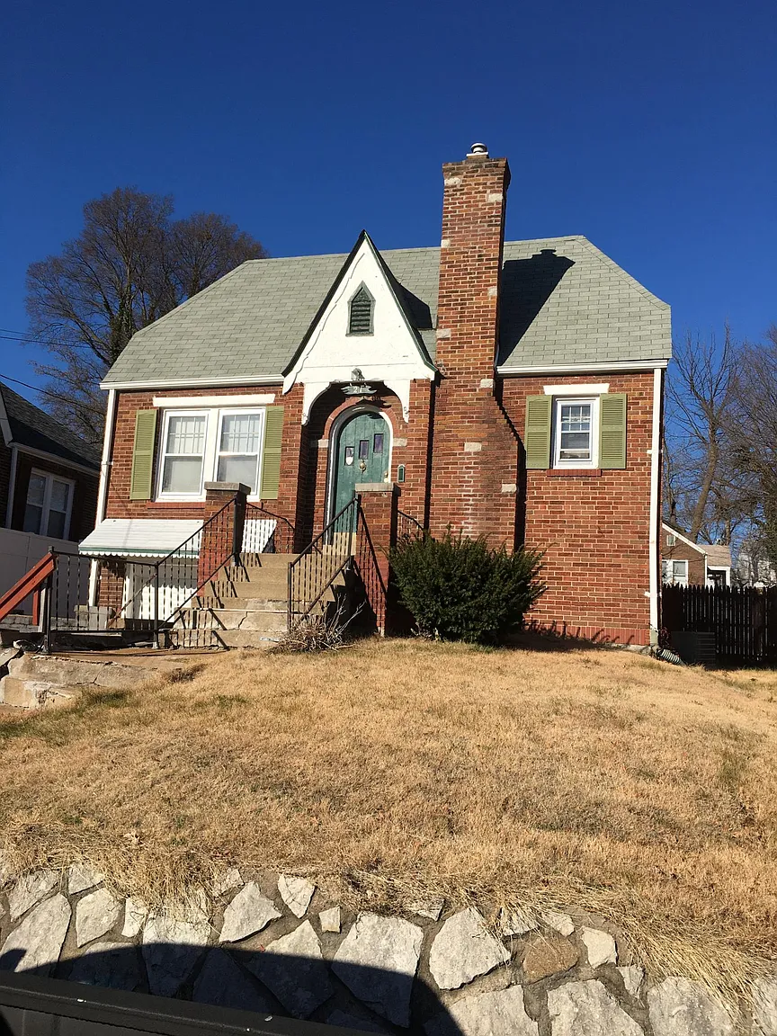 21 Robert Ave photo 1