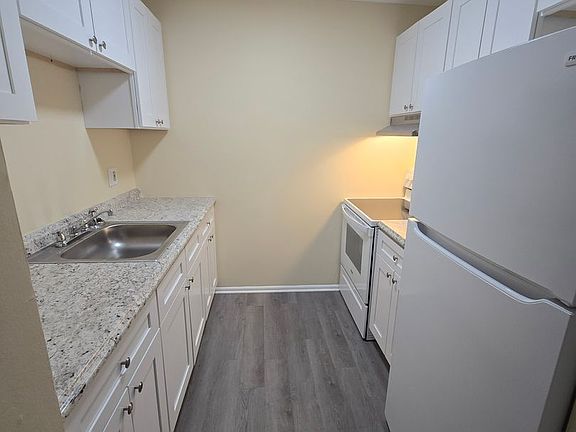 3rd image of 805 N Court St #205