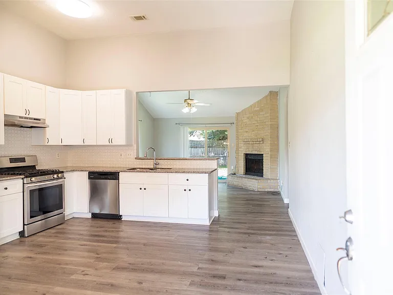 17003 Enchanted Cir W — Photo 3