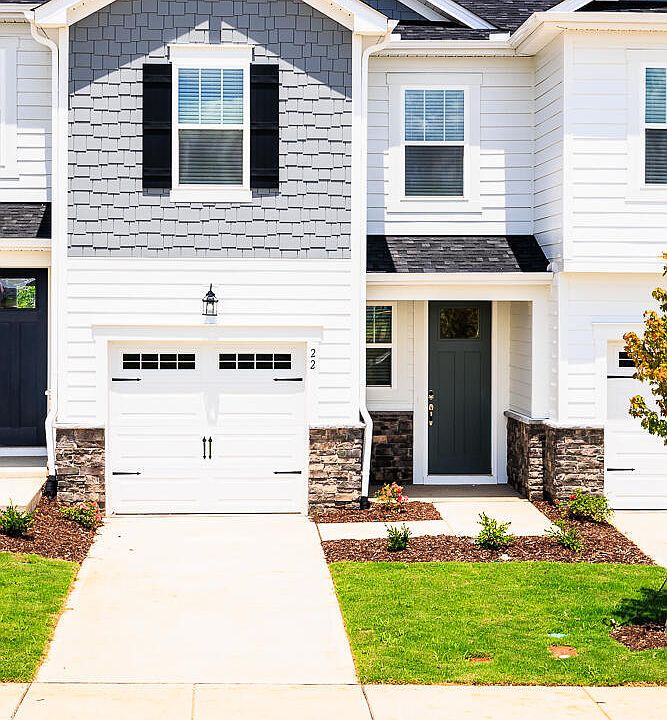 1st image of 136 Silver Pine Dr
