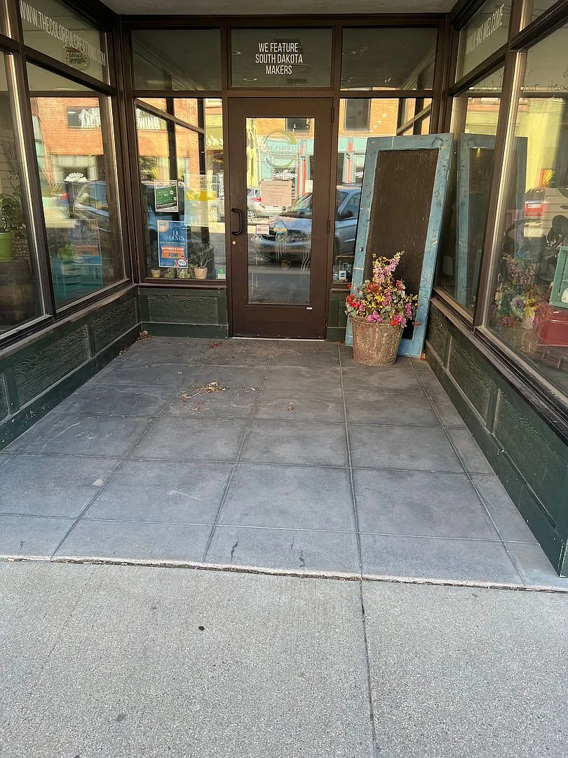 207 S Main St — Photo 3