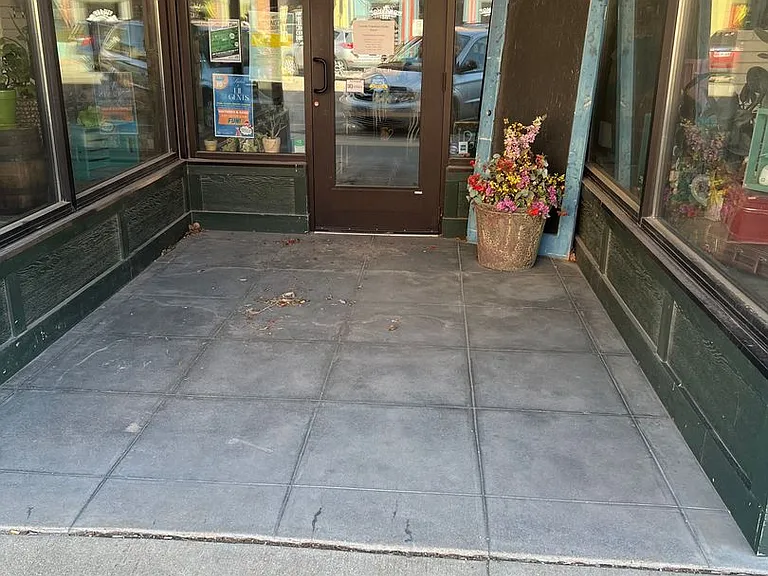 207 S Main St — Photo 3
