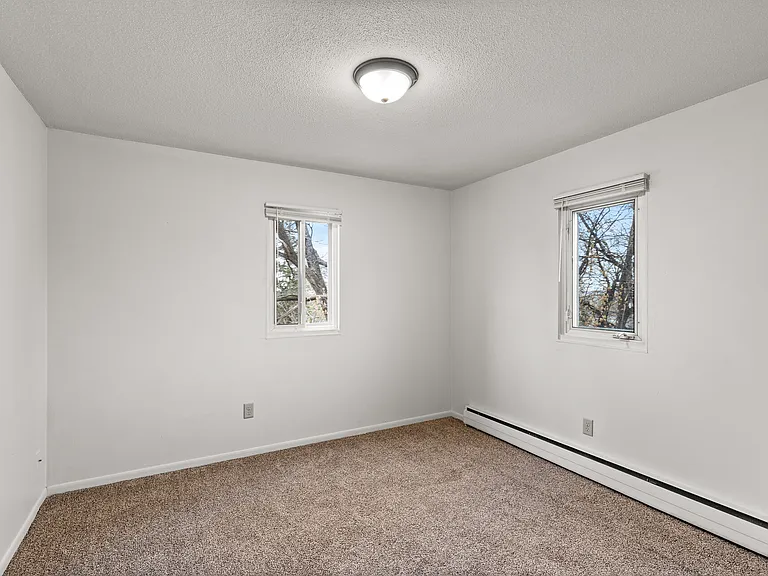 647 37th Ave NE #301 — Photo 8