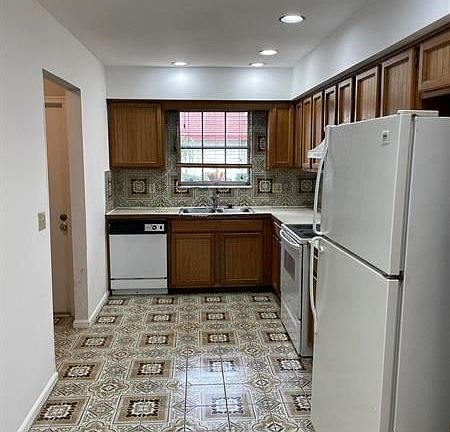 4th image of 1441 SW 26th Ave #E