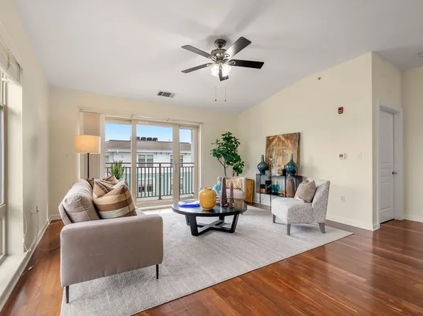 5 Repton Cir Unit 5414, Watertown, MA 02472