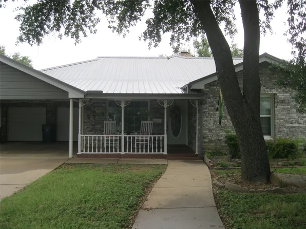1302 W Wheeler St, Breckenridge, TX 76424