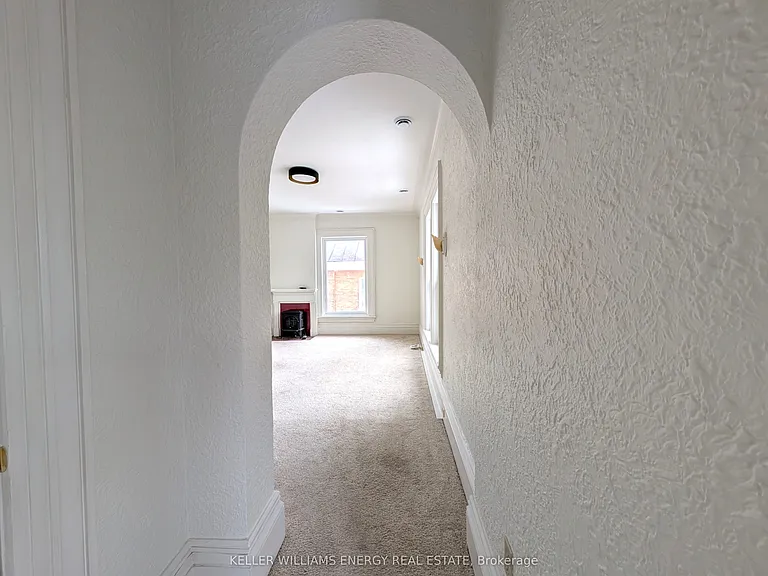 35 King St #4 — Photo 8