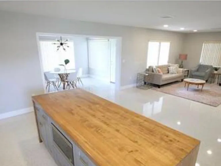 3426 Fairview Dr — Photo 7