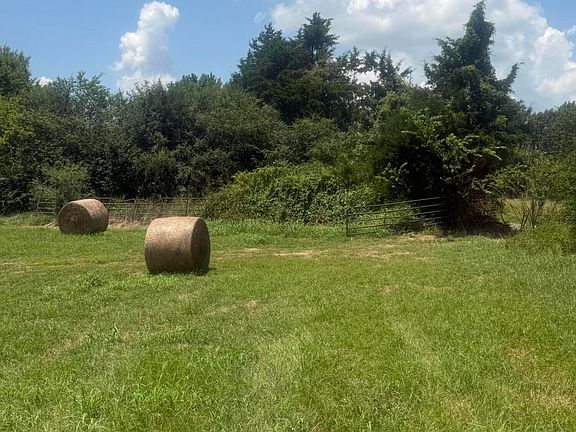 5th image of Graves Rd
