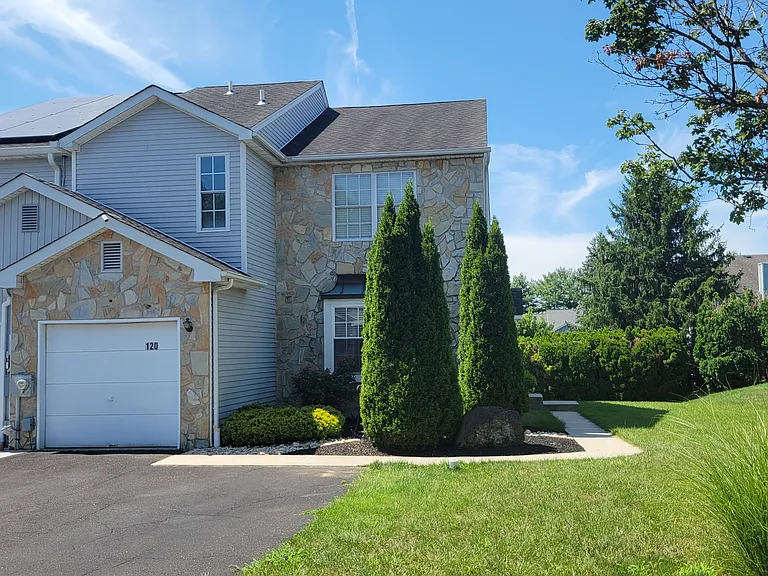 120 Forge Ln — Photo 1