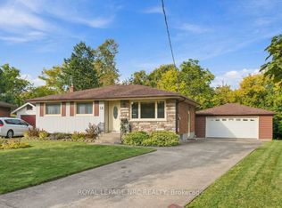 13 Hardwood Grv, Saint Catharines, ON L2P 1K3