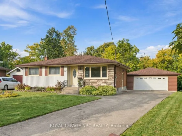 13 Hardwood Grv, Saint Catharines, ON L2P 1K3