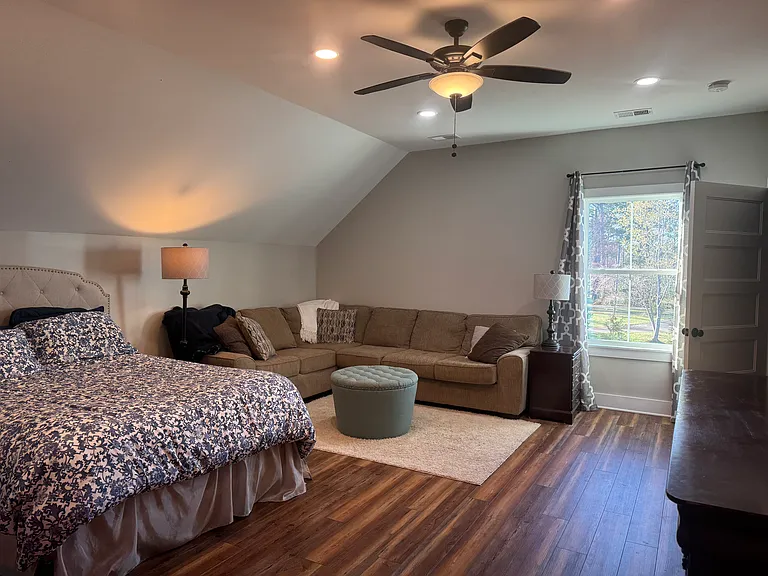 queen bed suite