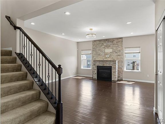 4th image of 184 Berry Manor Cir
