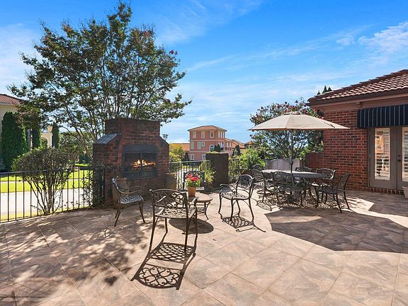 3rd image of 605 Villaggio Dr
