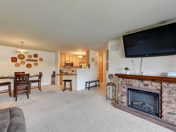 5th image of 641 Cambridge Ct Unit 1-A