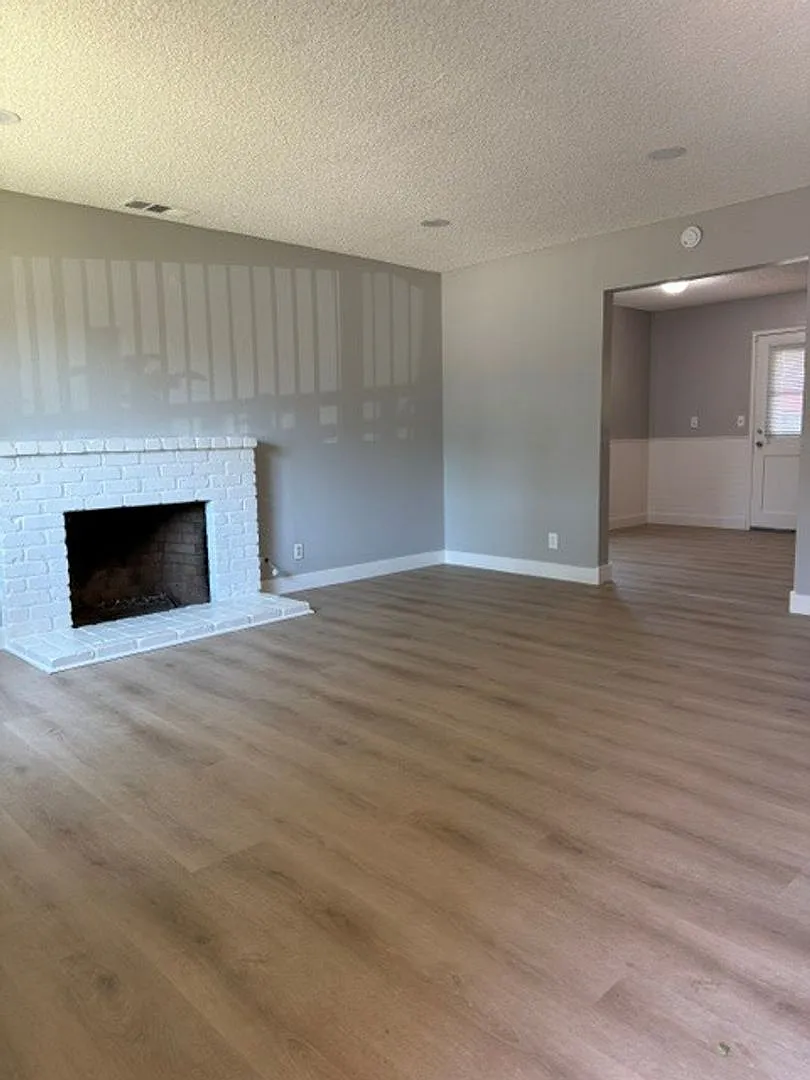 Spacious 3 Bedroom, 2 bath Single Family Home — Photo 1