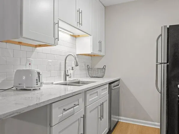 244 Triumph Dr NW, Atlanta, GA 30327
