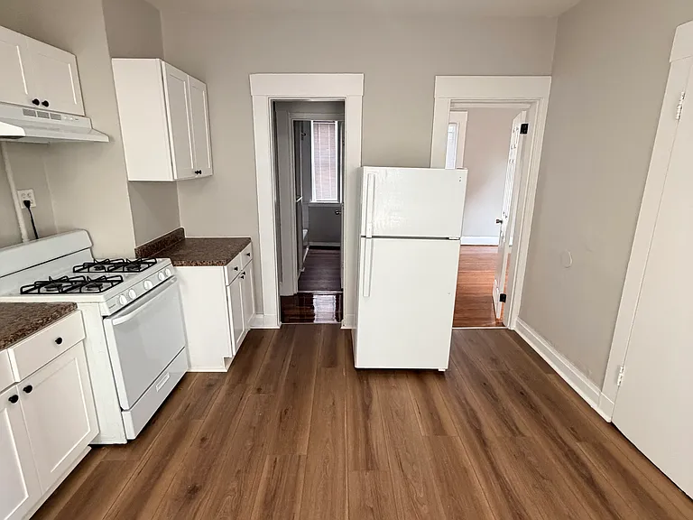180 Gilbert Ave #A — Photo 4