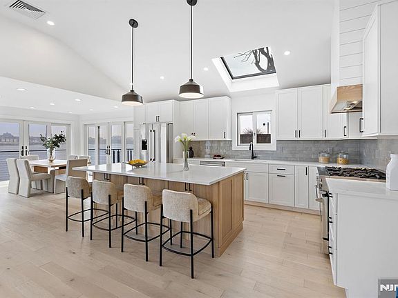 4th image of 27 Shore Rd