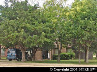 828 Shady Brook Ln, Cedar Hill, TX 75104