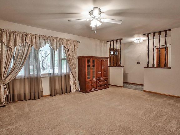 3rd image of 3259 Simmons Dr