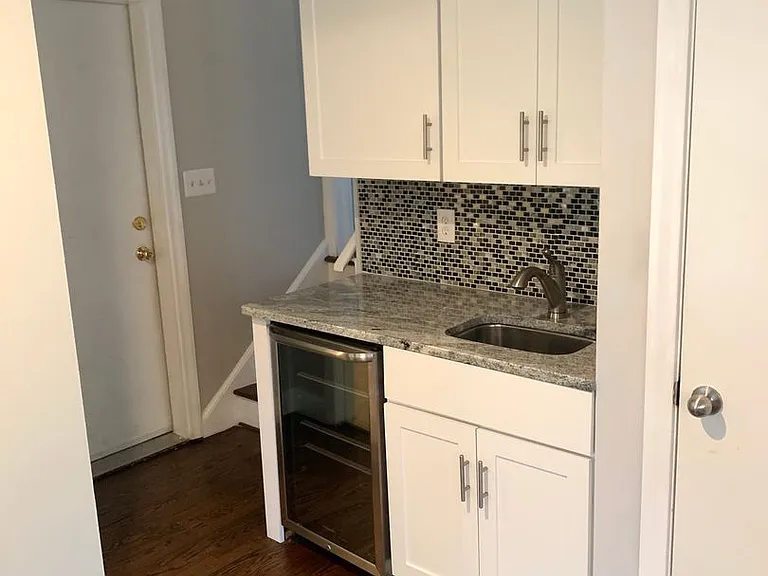 384 Matthews St — Photo 7