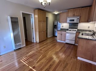 749 26th St #B, Oakland, CA 94612