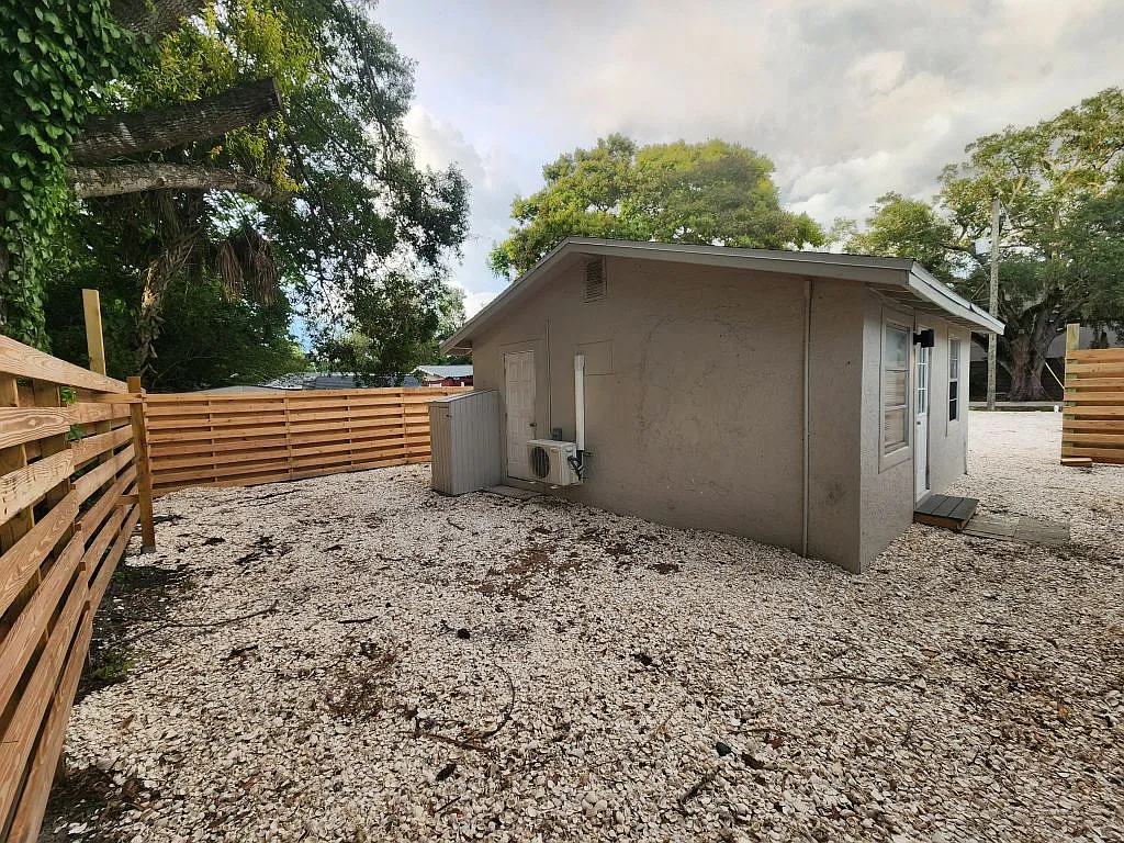 1 bed, 400 sqft, $900 — Photo 2