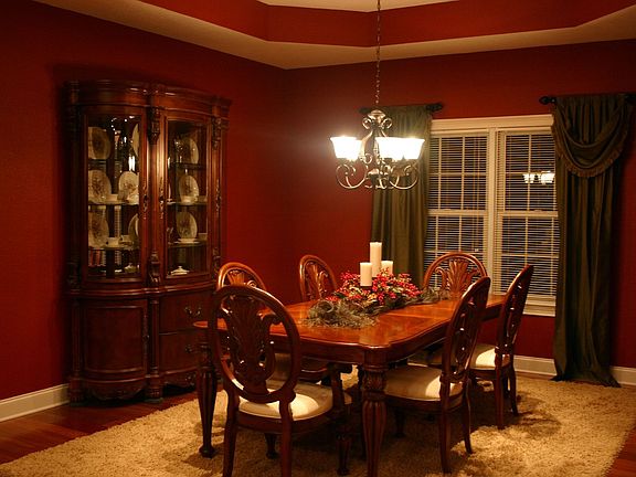 Spacious Dining Room