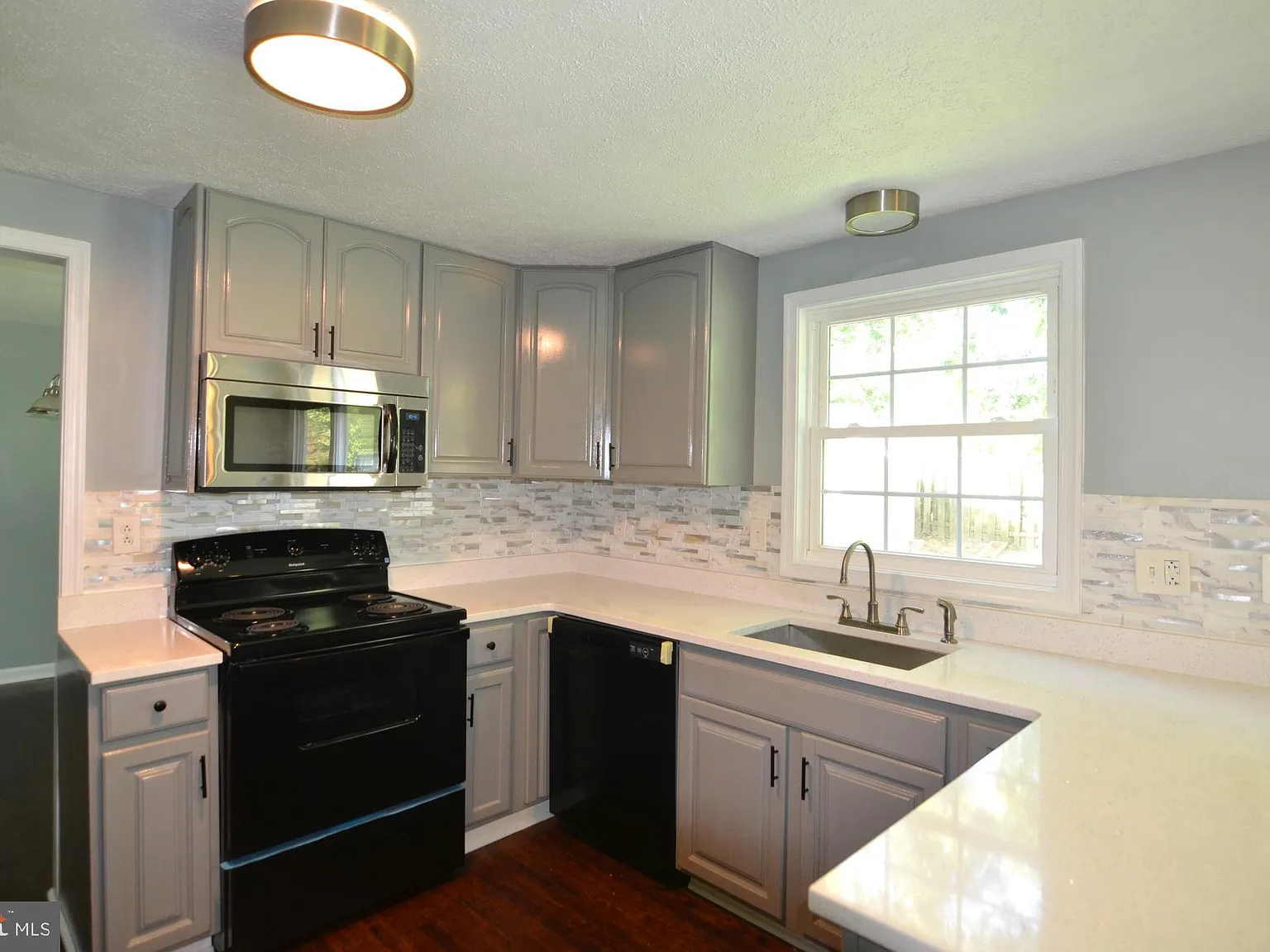 6 bed, 3.5 bath, 2538 sqft, $3,500 — Photo 4