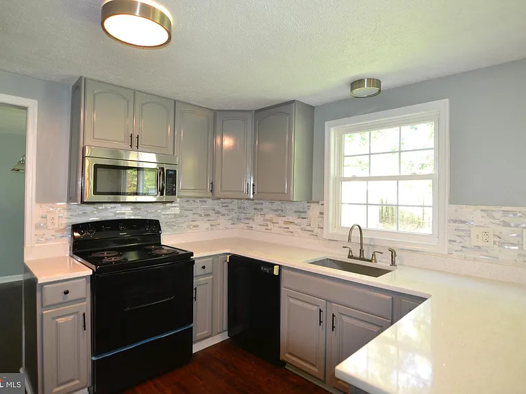 17312 Amity Dr — Photo 4