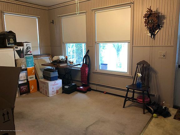 4th image of 8 Kelowna Ct