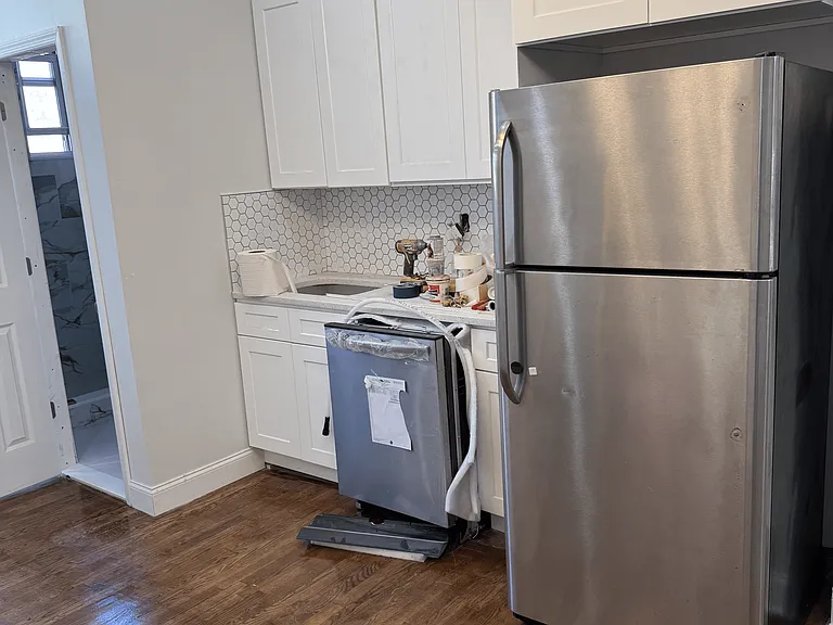 73-16 70th St #2L — Photo 3