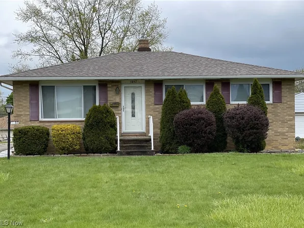 5857 Scarlet Oak Dr, Bedford Heights, OH 44146