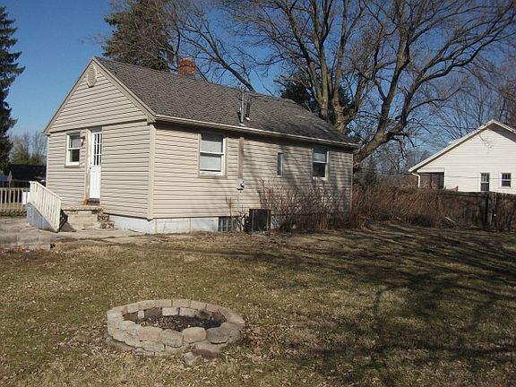 3rd image of 1700 Mayfield Ave