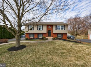 1041 Glenview Dr, Denver, PA 17517