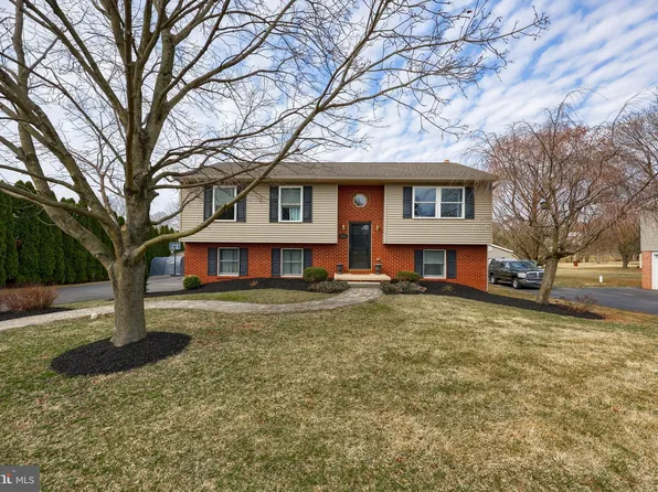 1041 Glenview Dr, Denver, PA 17517