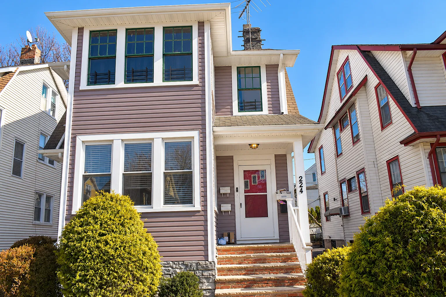 224 Ward Pl — Photo 2