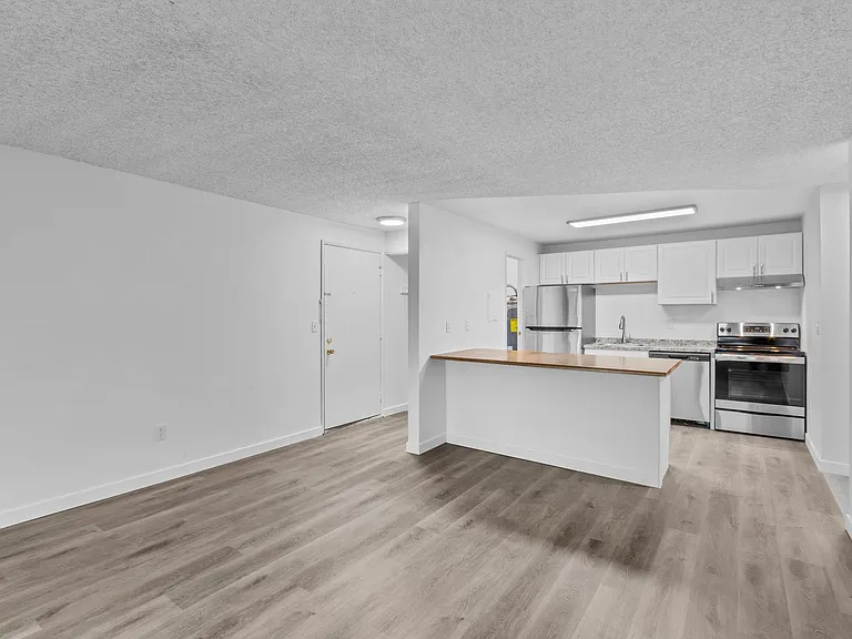 Brix Apartments — Photo 32