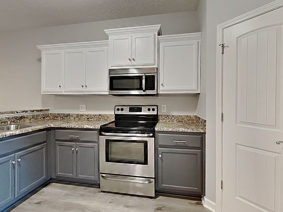 4th image of 2434 New Holland Cir