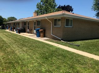 220 Walter Dr APT A, Roselle, IL 60172