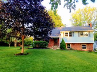 888 Crestline Dr, Blue Bell, PA 19422