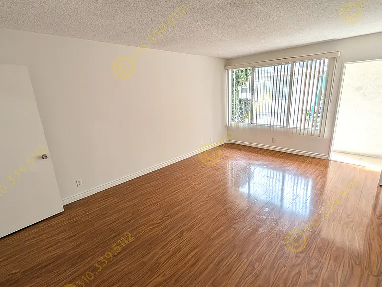 3743 Clarington Ave #9 — Photo 8