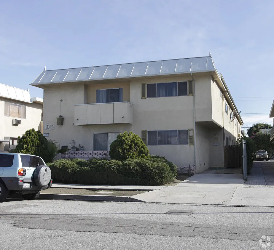 1012 N Hudson Ave — Photo 1