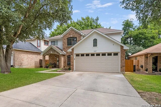 4 bed, 2.5 bath, 2107 sqft, $2,450 — Photo 2