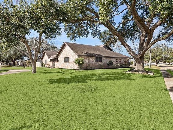 3rd image of 617 Briarwilde Court